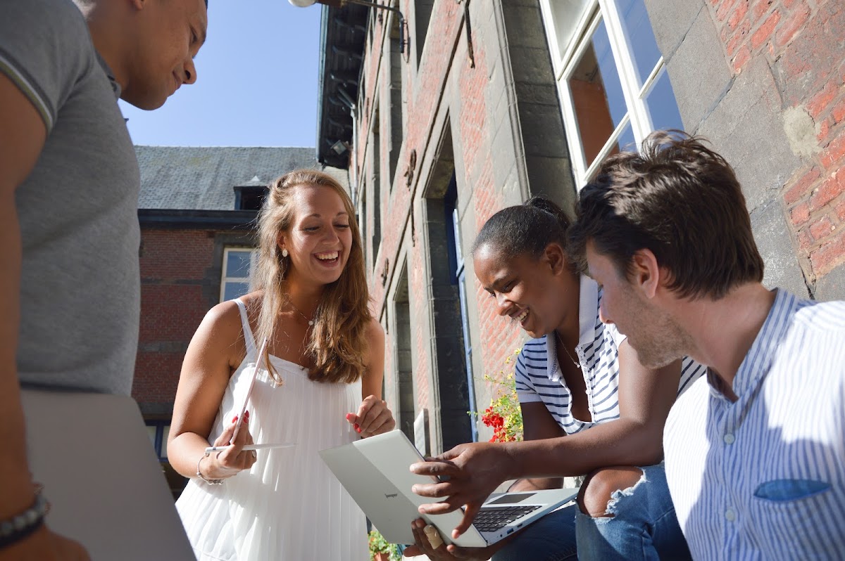 School Supérieure Des Affaires