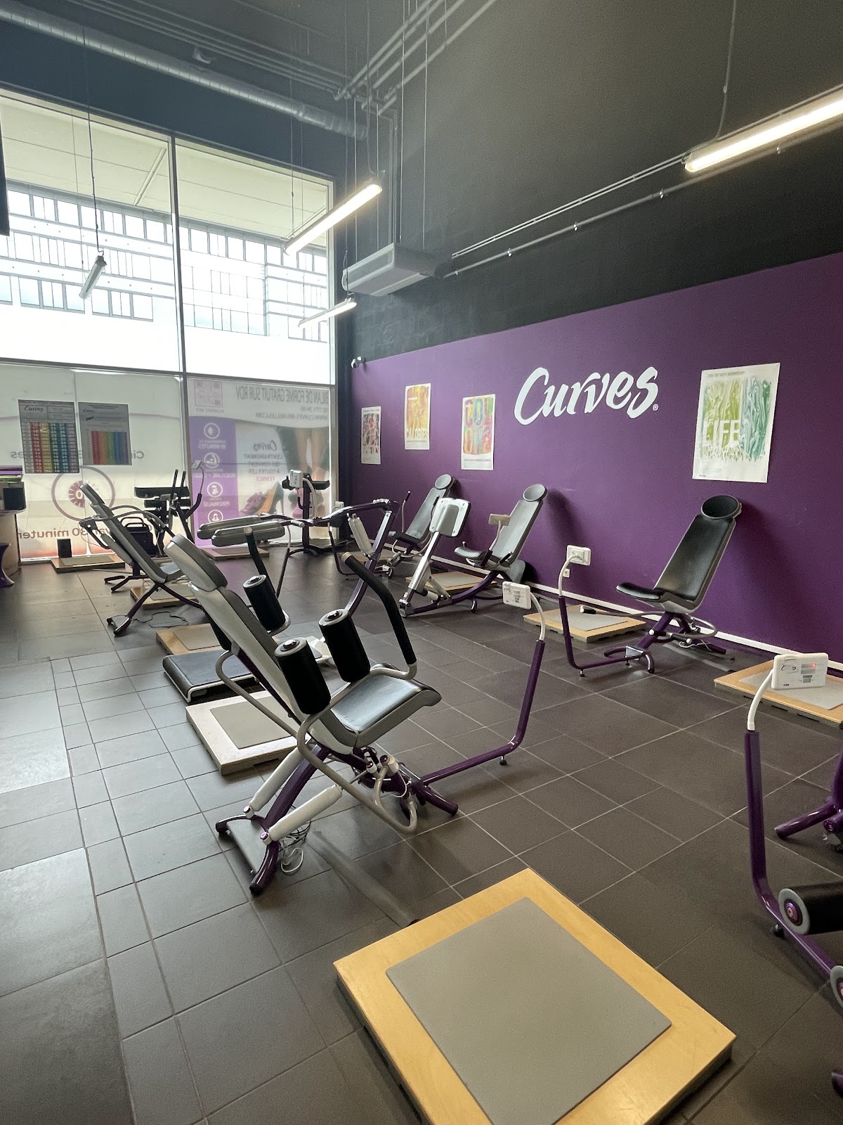 Curves Bruxelles, salle de sport de fitness féminin