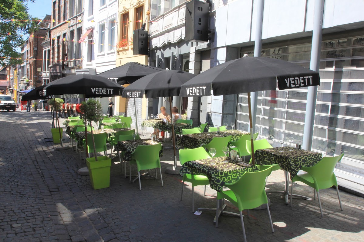 Mons-Placard & Dressing