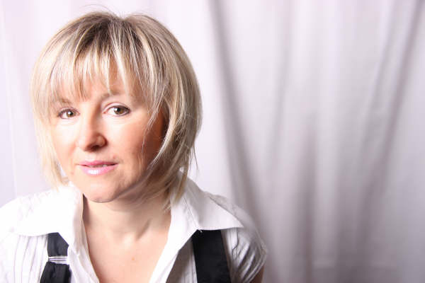Academy Annick Cayot Formations En Esthétique, Maquillage, Parfumerie Et Coiffure